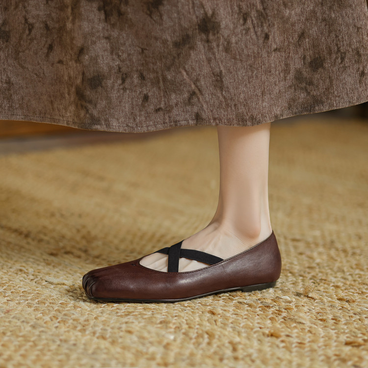 Fashion Flat Shoes in Brown or Black