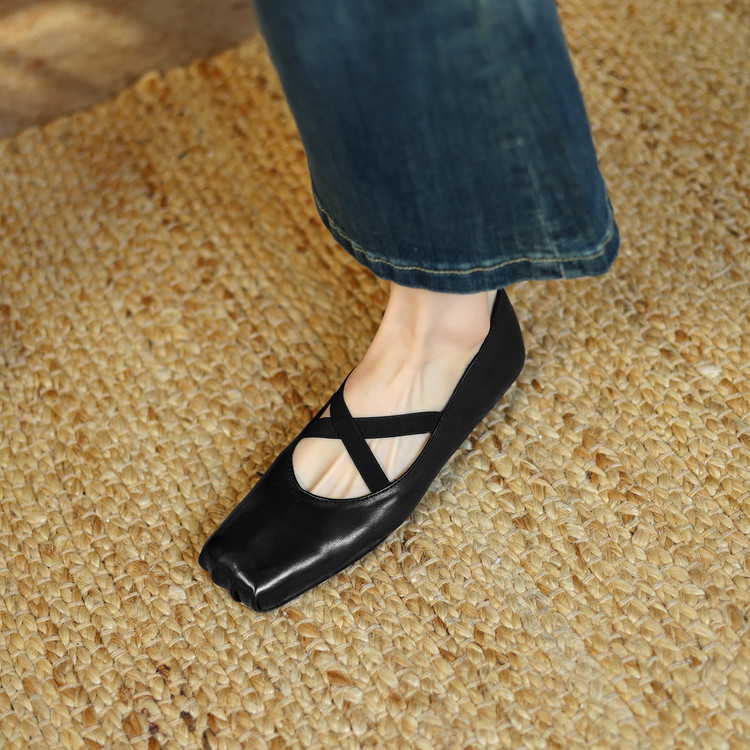 Fashion Flat Shoes in Brown or Black