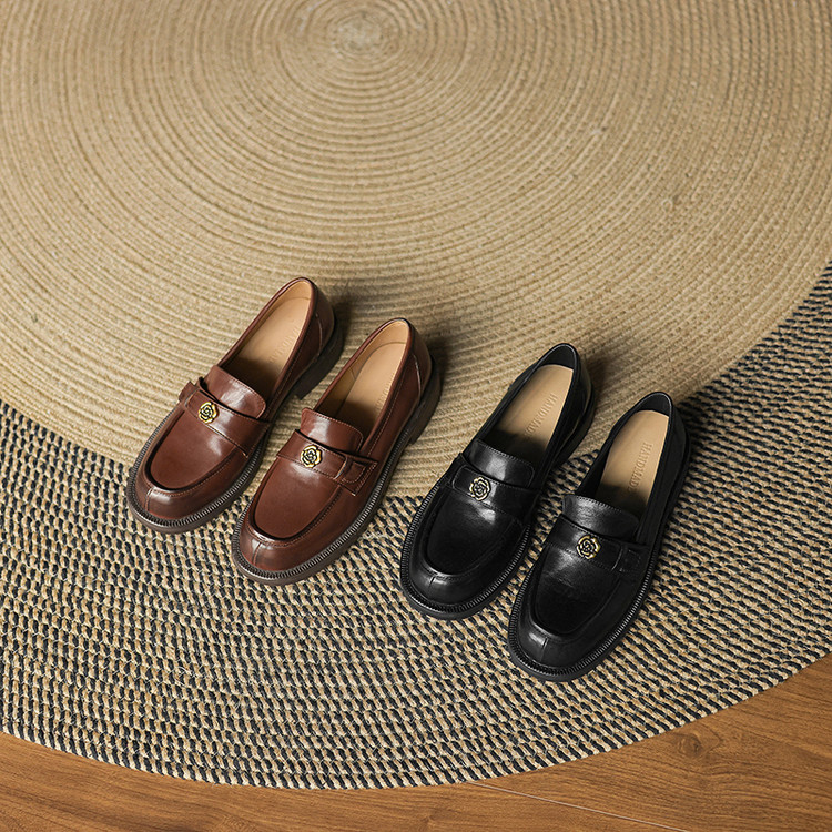 womens-fashion-flat-shoes-in-genuine-leather-with-low-chunky-heel_1 Women's Fashion Flat Shoes in Genuine Leather with Low Chunky Heel