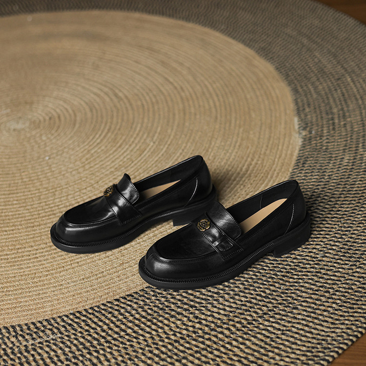 womens-fashion-flat-shoes-in-genuine-leather-with-low-chunky-heel_2 Women's Fashion Flat Shoes in Genuine Leather with Low Chunky Heel